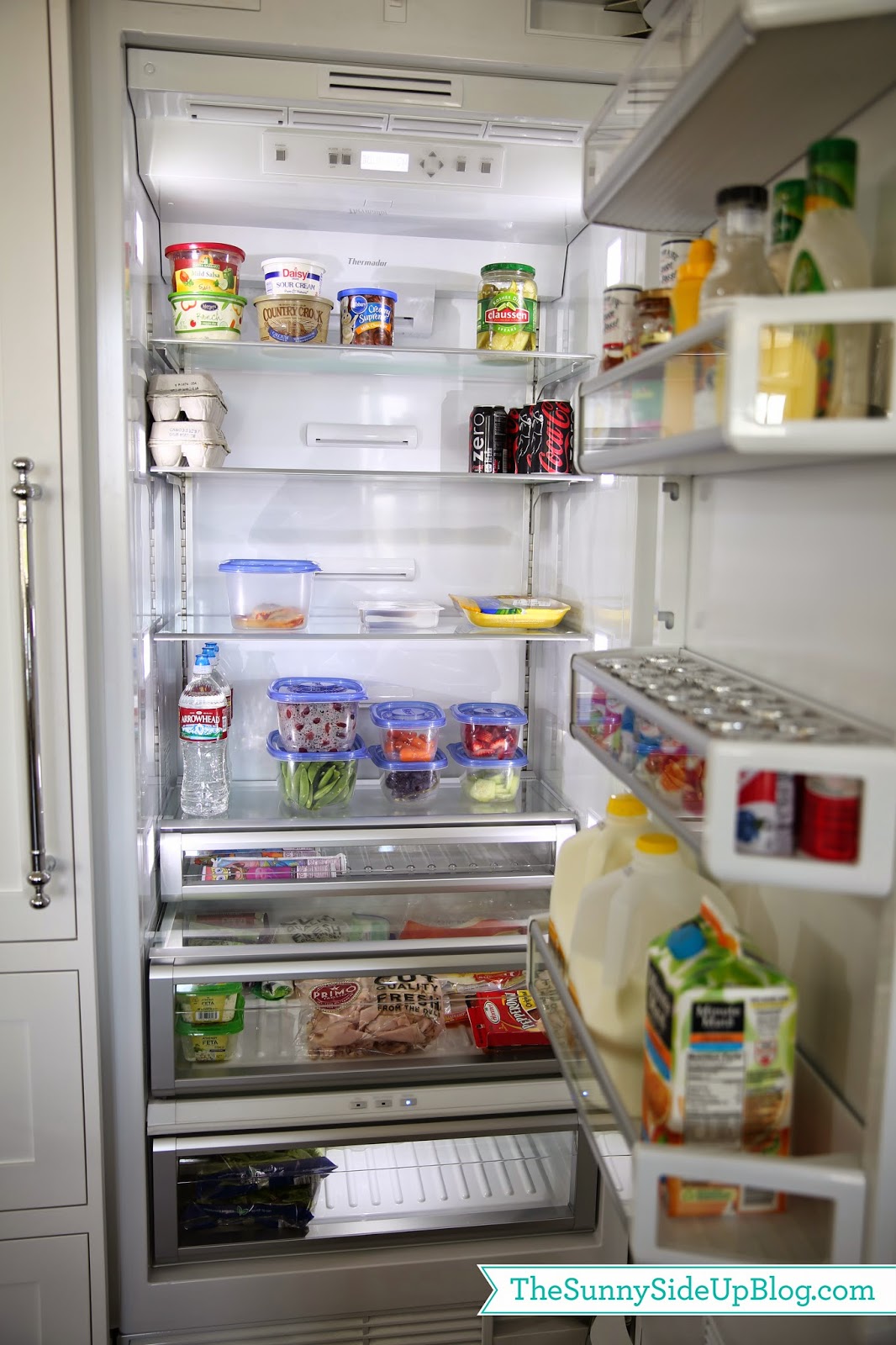 https://www.thesunnysideupblog.com/wp-content/uploads/2014/04/organized-fridge.jpg