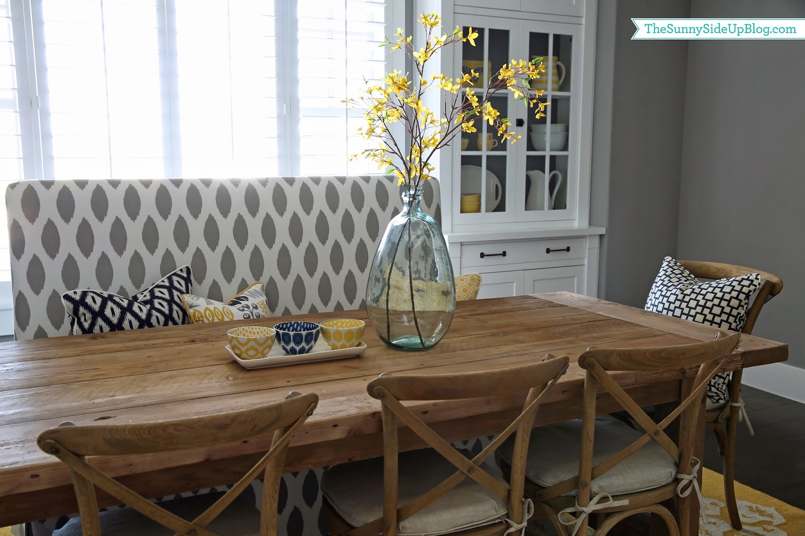 Summer dining table decor - The Sunny Side Up Blog Summer dining table decor - The Sunny Side Up Blog