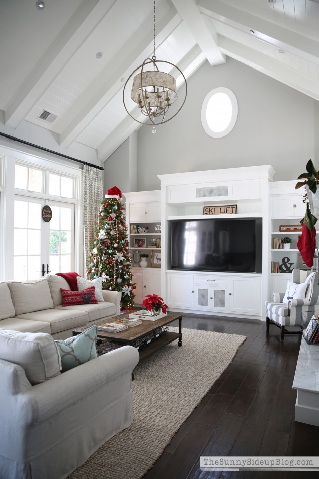 christmas-decor-in-the-family-room