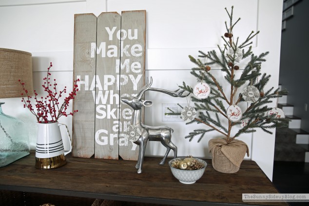 Neutral Christmas Console Table - The Sunny Side Up Blog