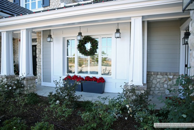 christmas-porch-decorating