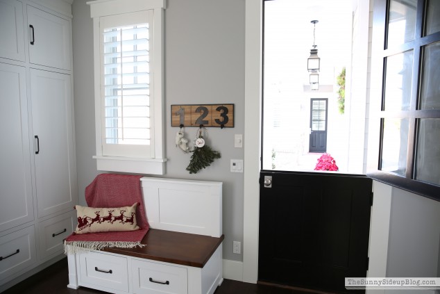 christmas-in-the-mudroom