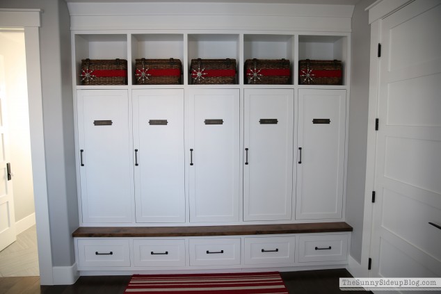 mudroom-closed-lockers