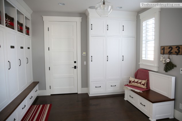 mudroom-decorated-for-christmas