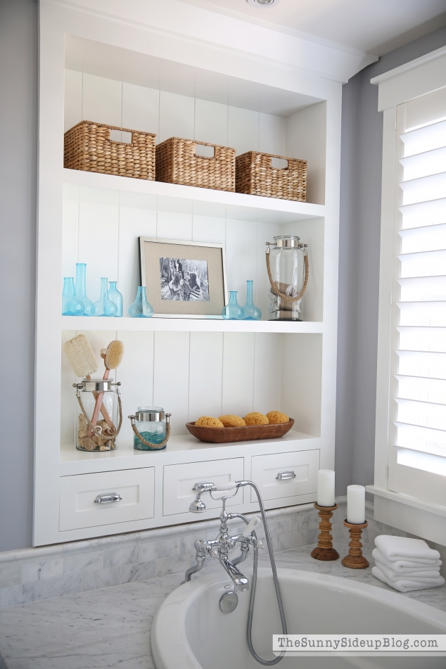 coastal-farmhouse-shelf-decor