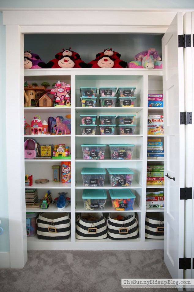 organized-playroom-toys