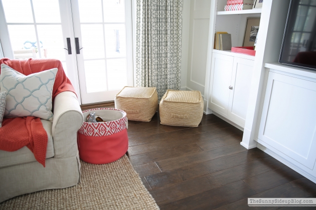 indoor-outdoor-target-poufs