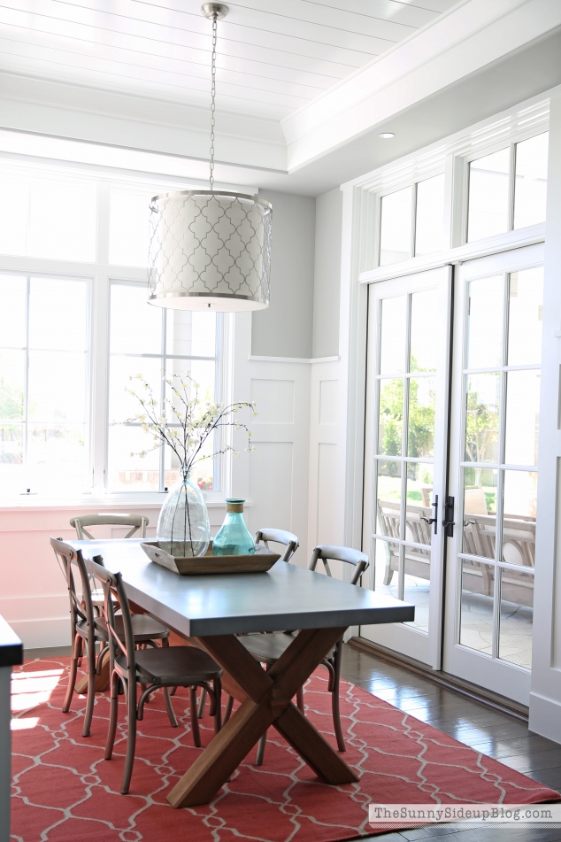 dining-nook-with-planked-ceiling