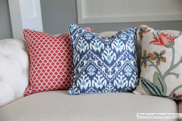 navy-geometric-pillow