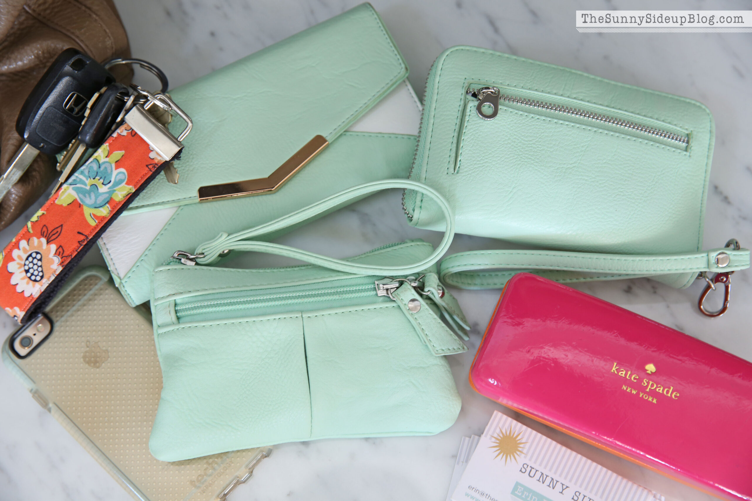 My organized purse and must have items inside! The Sunny Side Up Blog