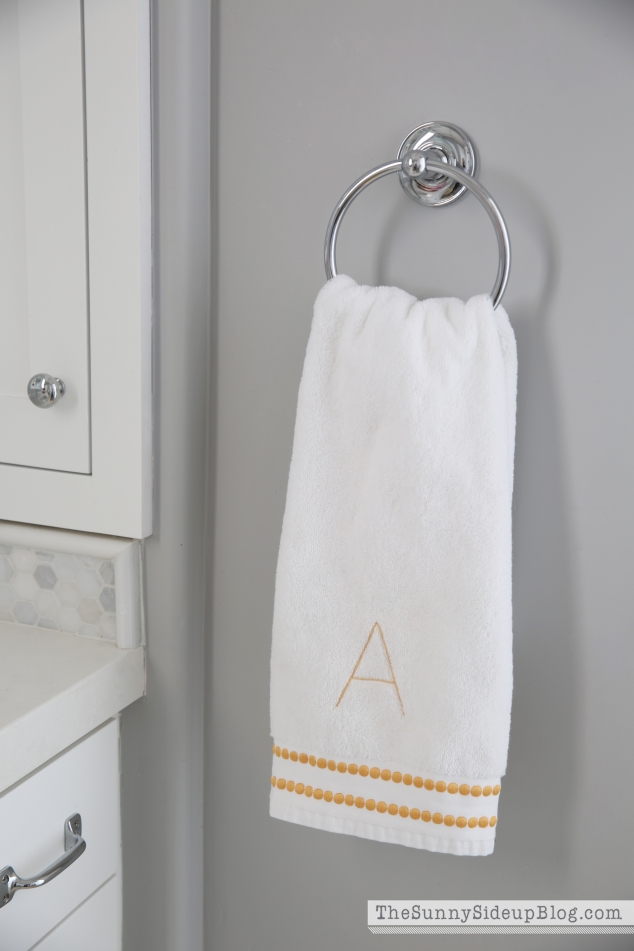 pottery-barn-bathroom-hand-towel