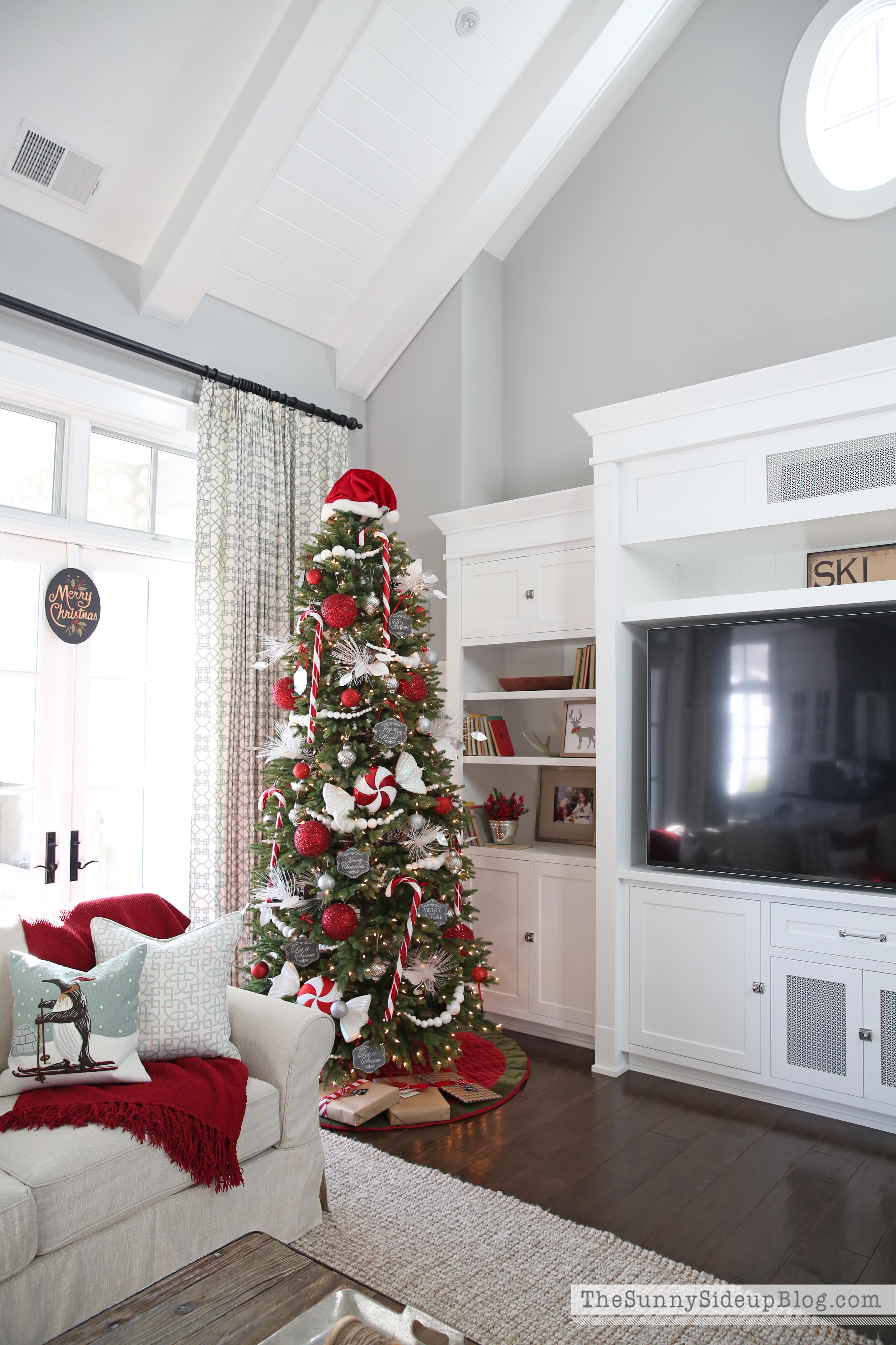family-room-christmas-tree