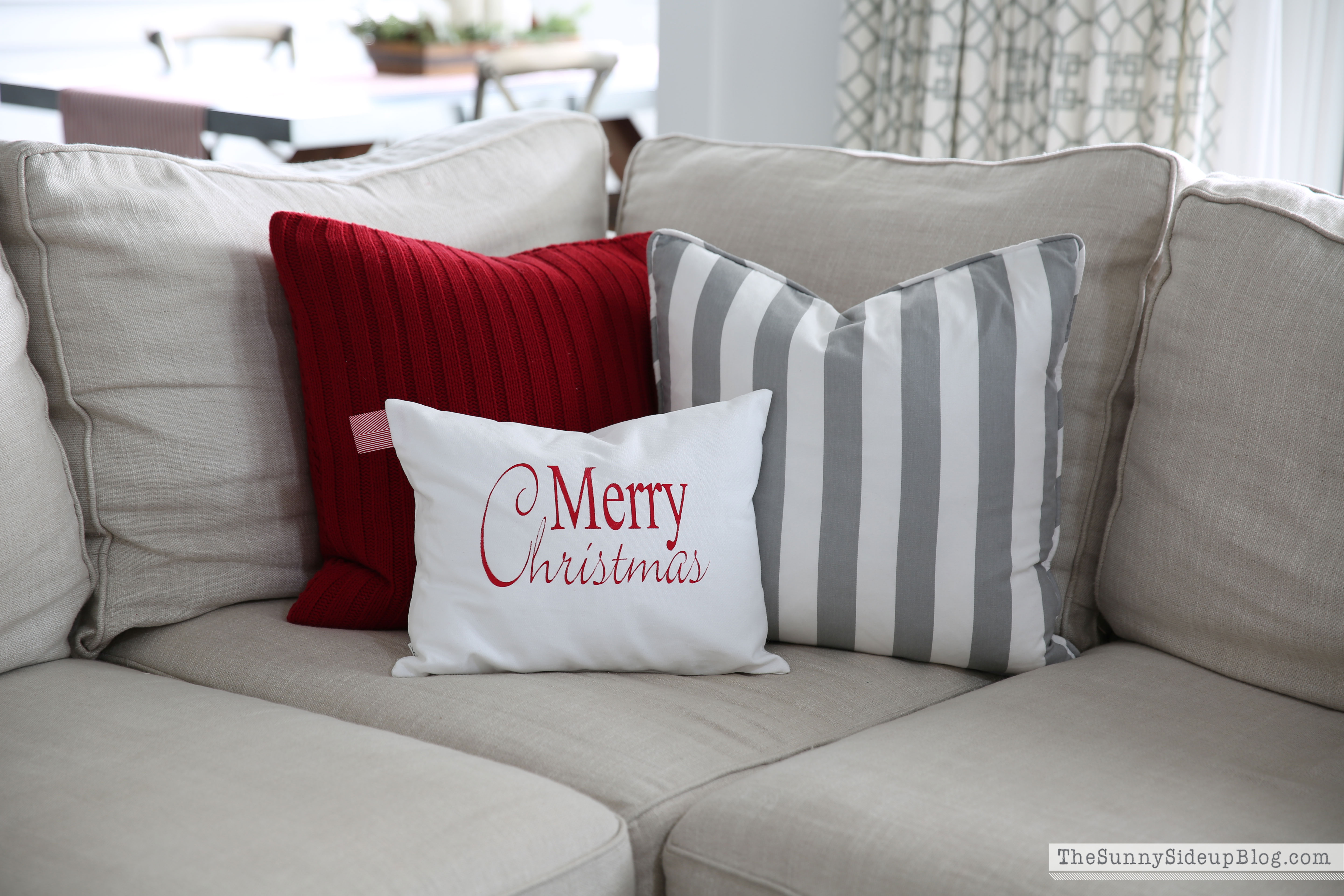 merry-christmas-pillow