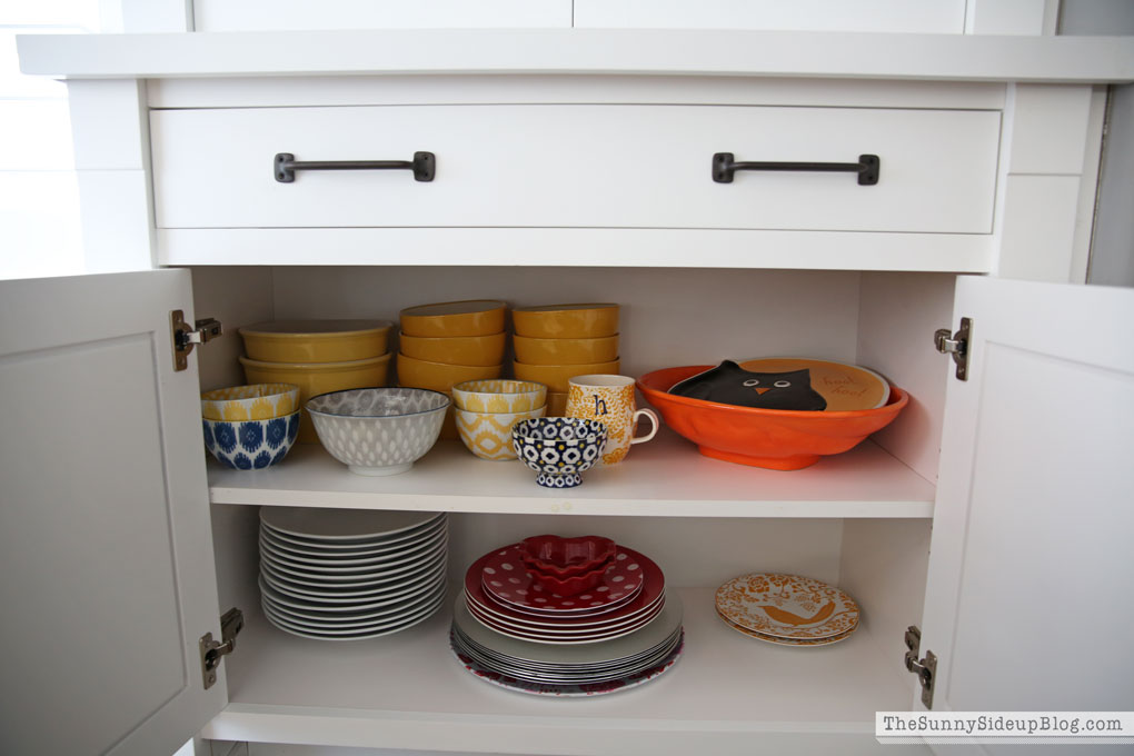 organized-dining-room-cupboards