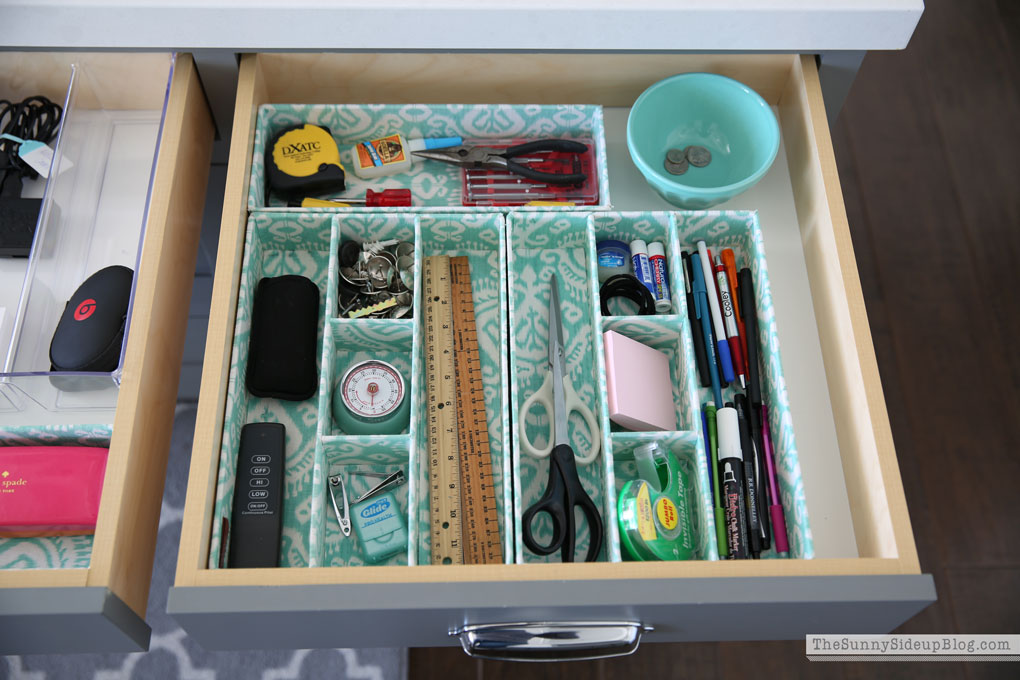 organized-kitchen-junk-drawers