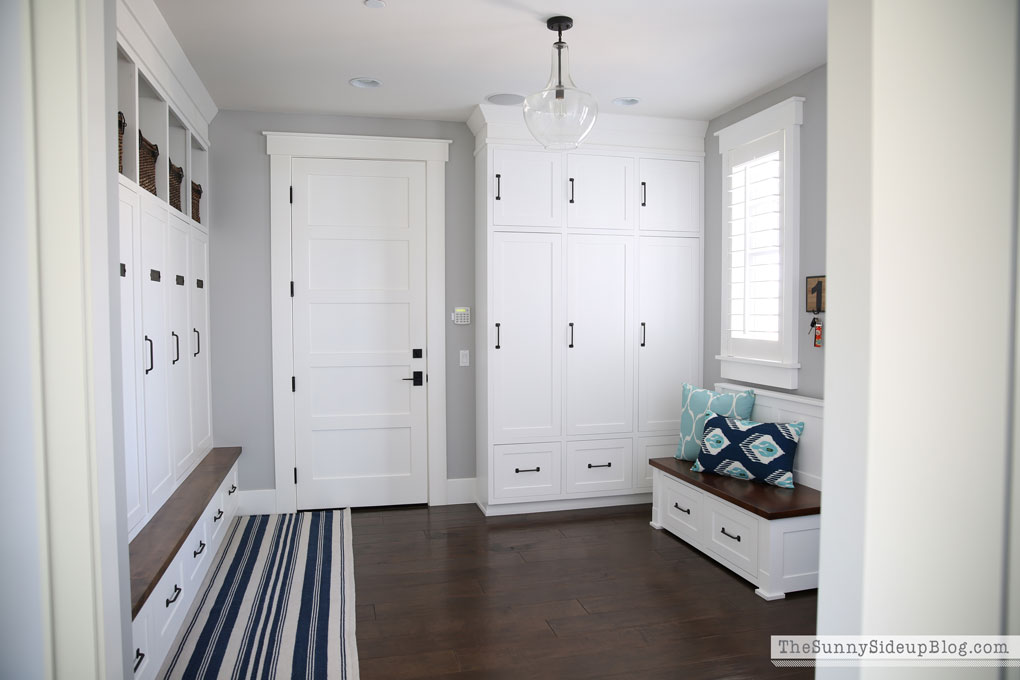 closed-mudroom-lockers1