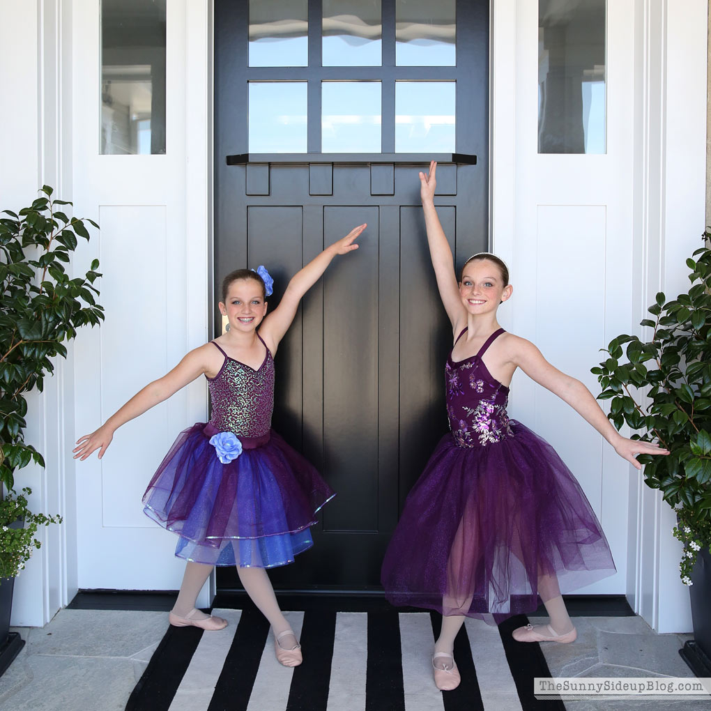 girls-on-porch