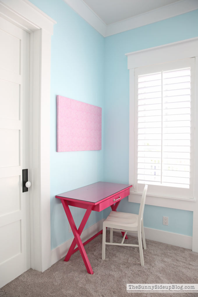 Designing the Ultimate Girls Bedroom: Tips for Choosing the Perfect Desk