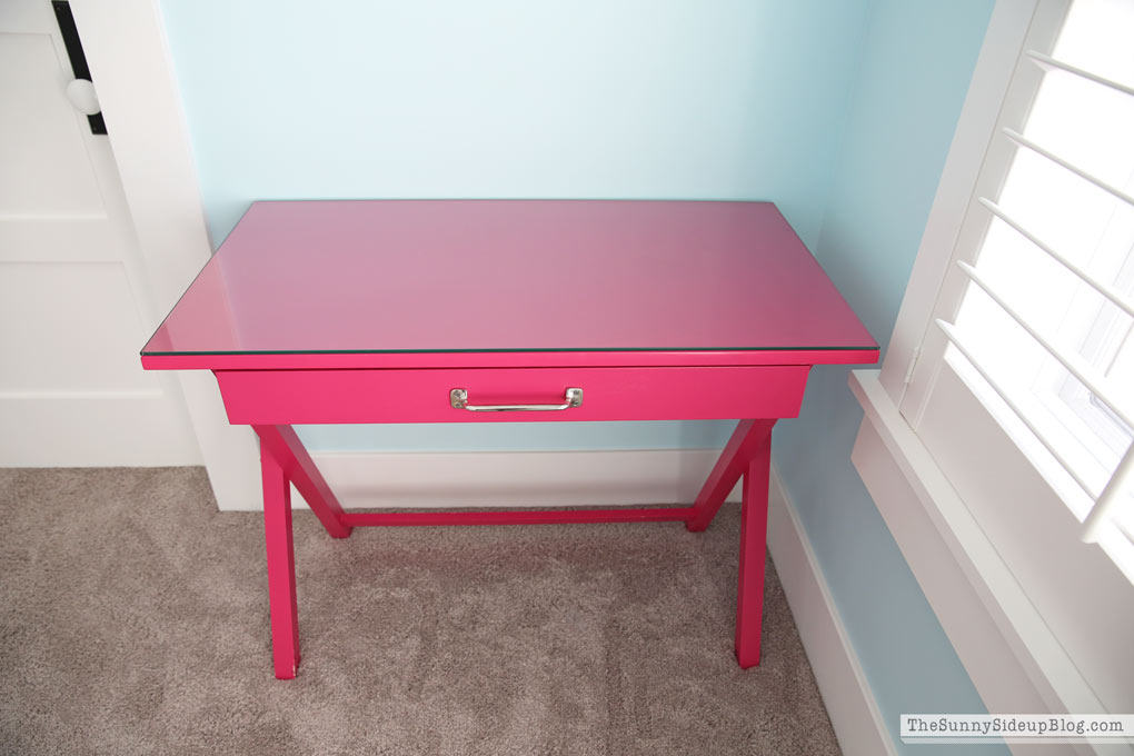 teen-pink-bedroom-desk