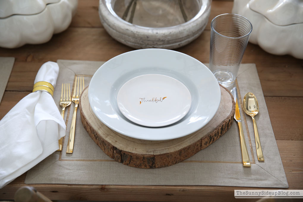 neutral-thanksgiving-tablescape