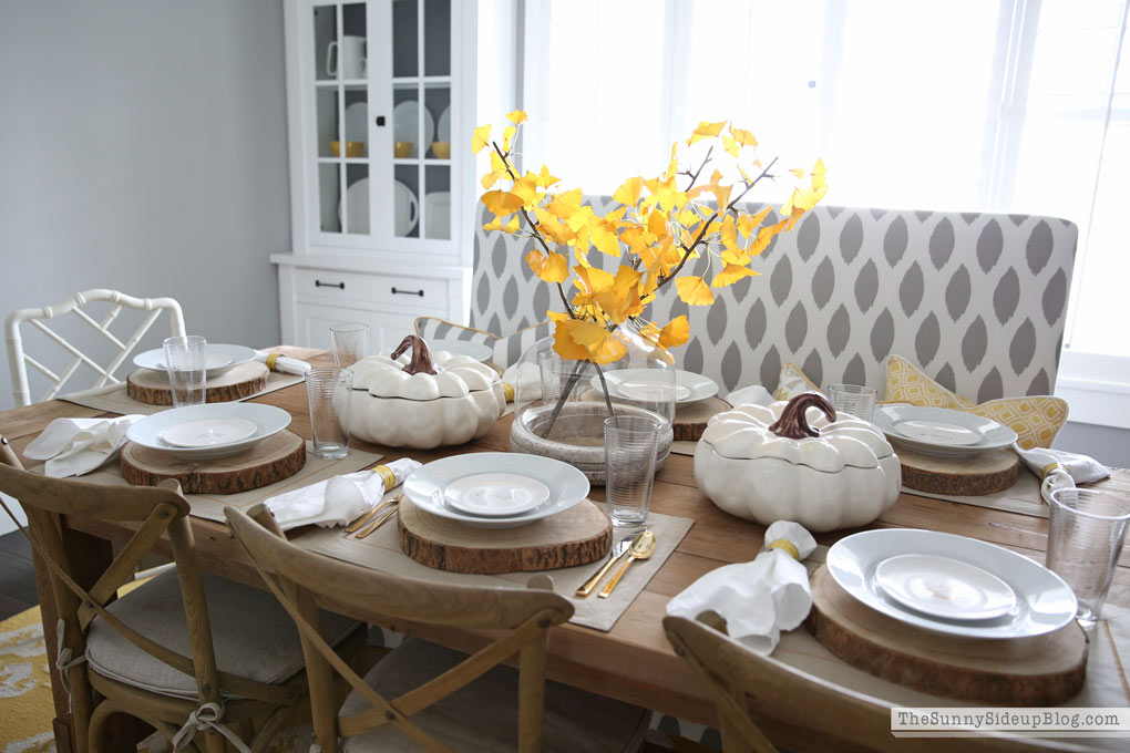 simple-neutral-thanksgiving-tablescape