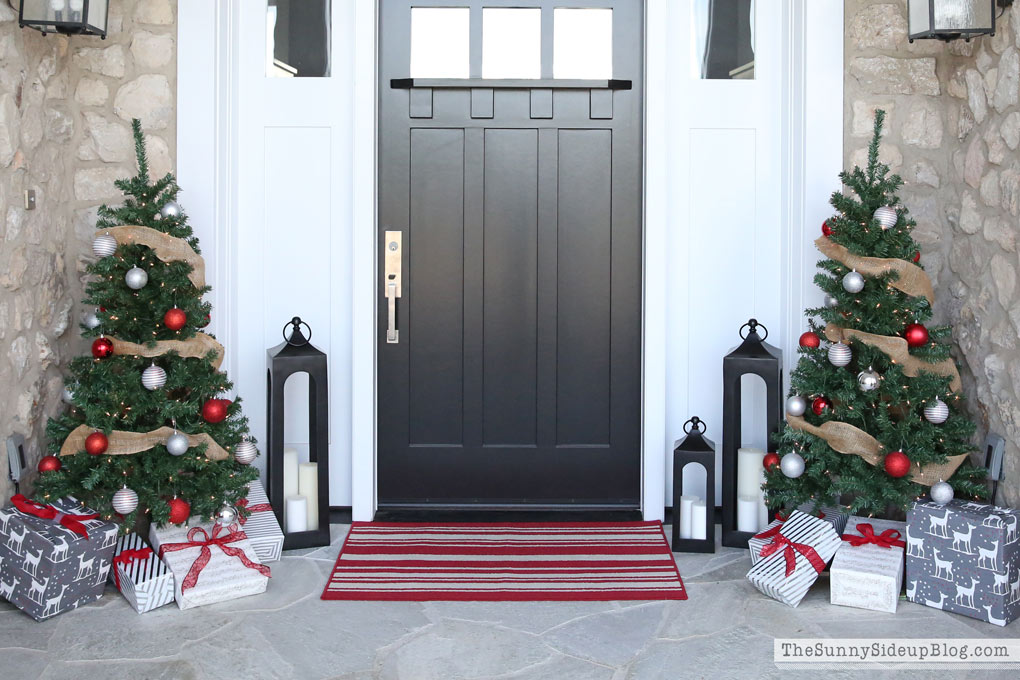 christmas-red-striped-rug