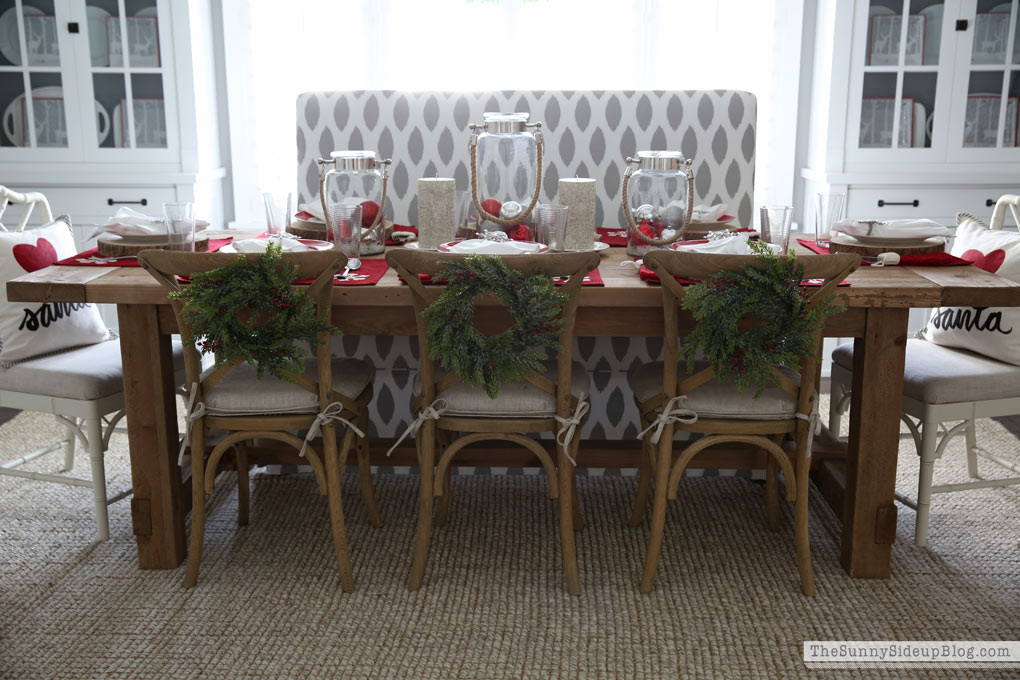 christmas-tablescape-wood-table-sunny-side-up