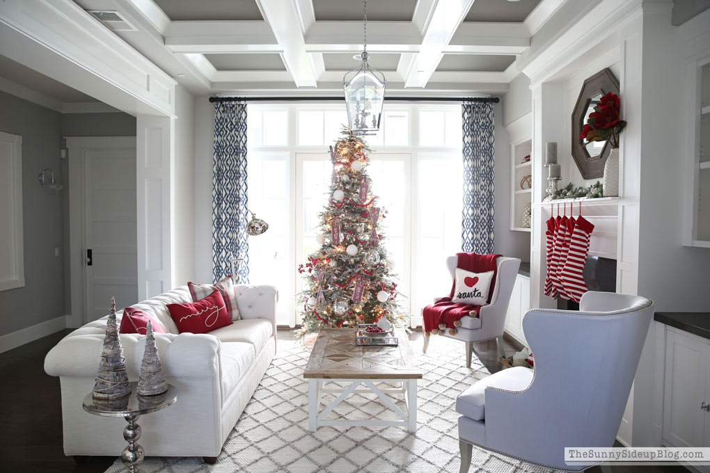 Woodsy Glam Christmas Tree (and favorite holiday pillows!) - The Sunny Side  Up Blog