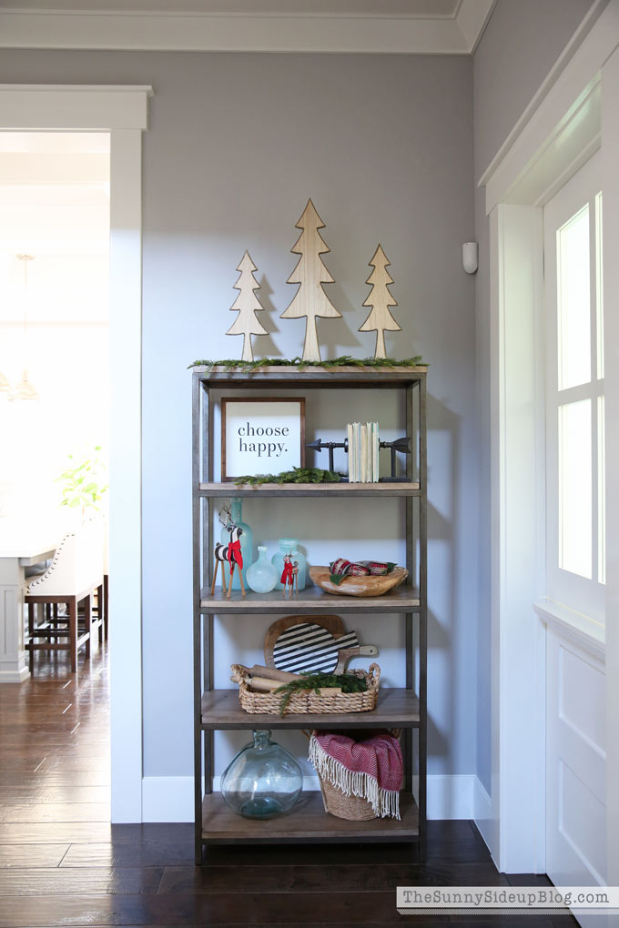 hallway-christmas-shelf-decor-2