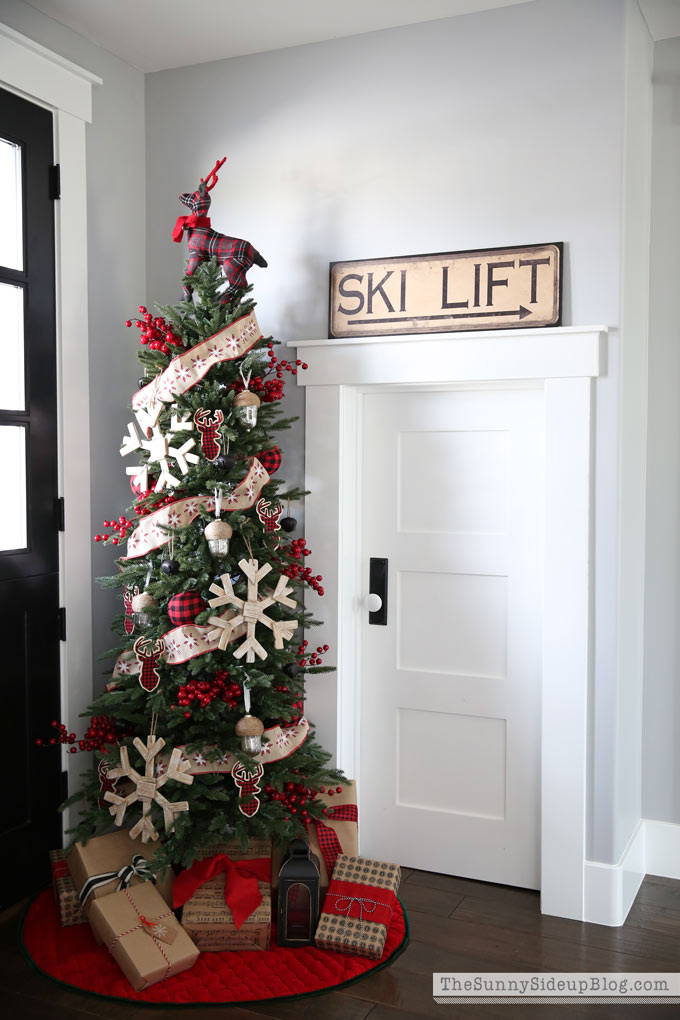 mudroom-christmas-tree