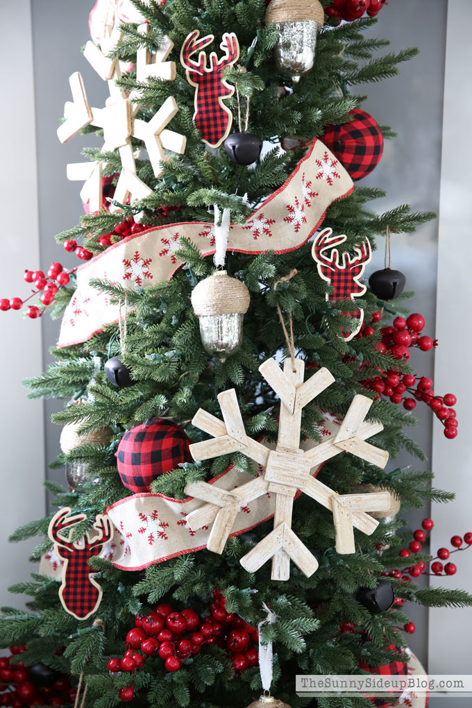 snowflake-and-plaid-christmas-tree