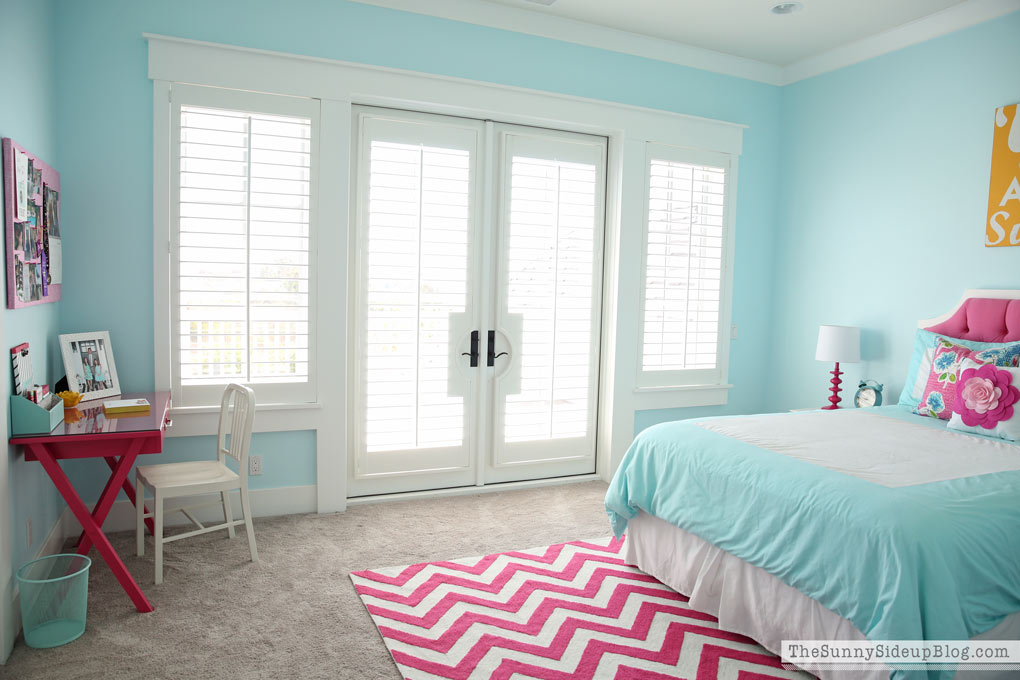 Pink And Aqua Blue Preteen Girls Bedroom