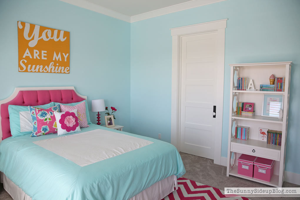 blue and pink girl bedroom