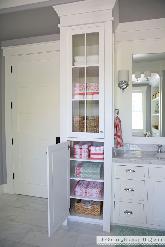 https://www.thesunnysideupblog.com/wp-content/uploads/2017/07/organized-master-bathroom-builtins.jpg