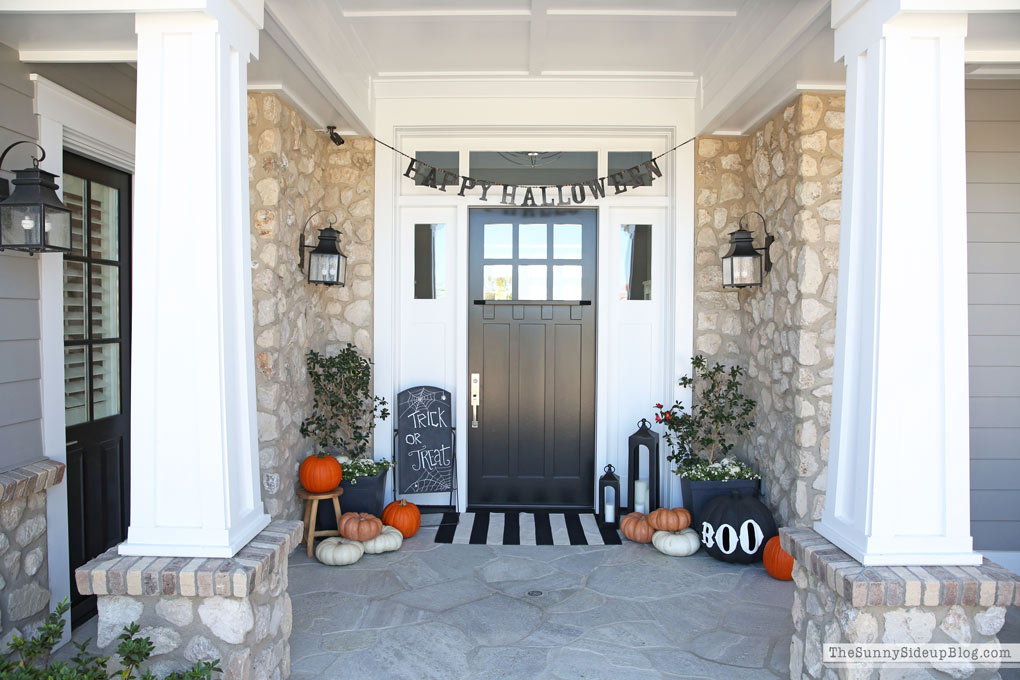 Halloween-porch-decor-craftsman home