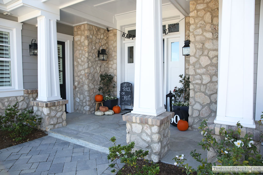 craftman-coastal-home-white-porch-pillars