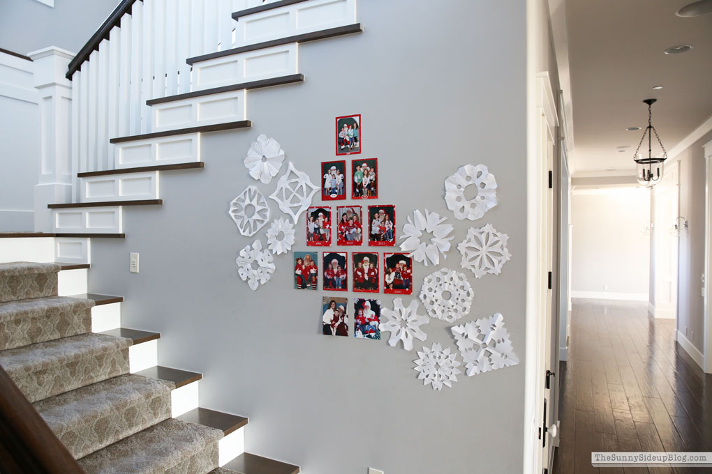 Santa Picture Display Wall (Sunny Side Up)