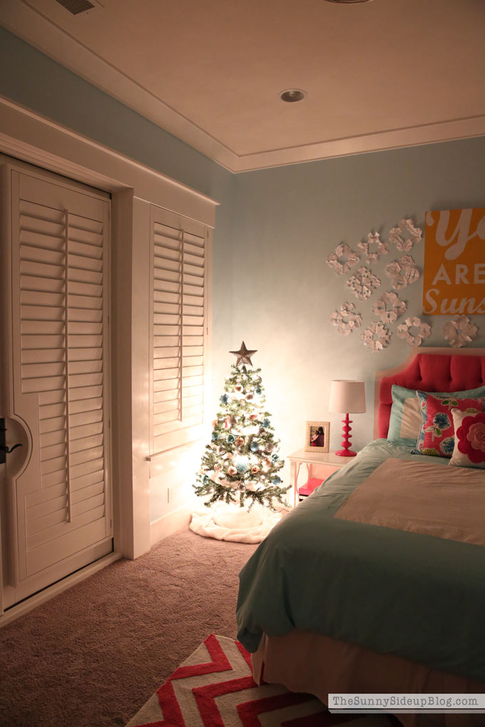 Kids Christmas Bedroom Christmas decor (Sunny Side Up)