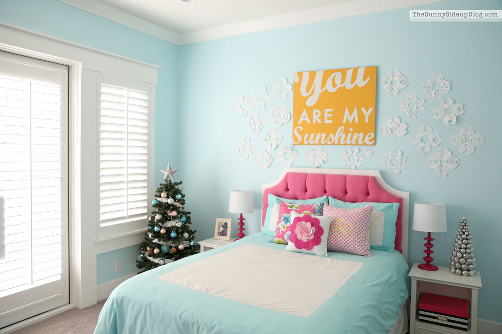 pink and blue teen bedroom