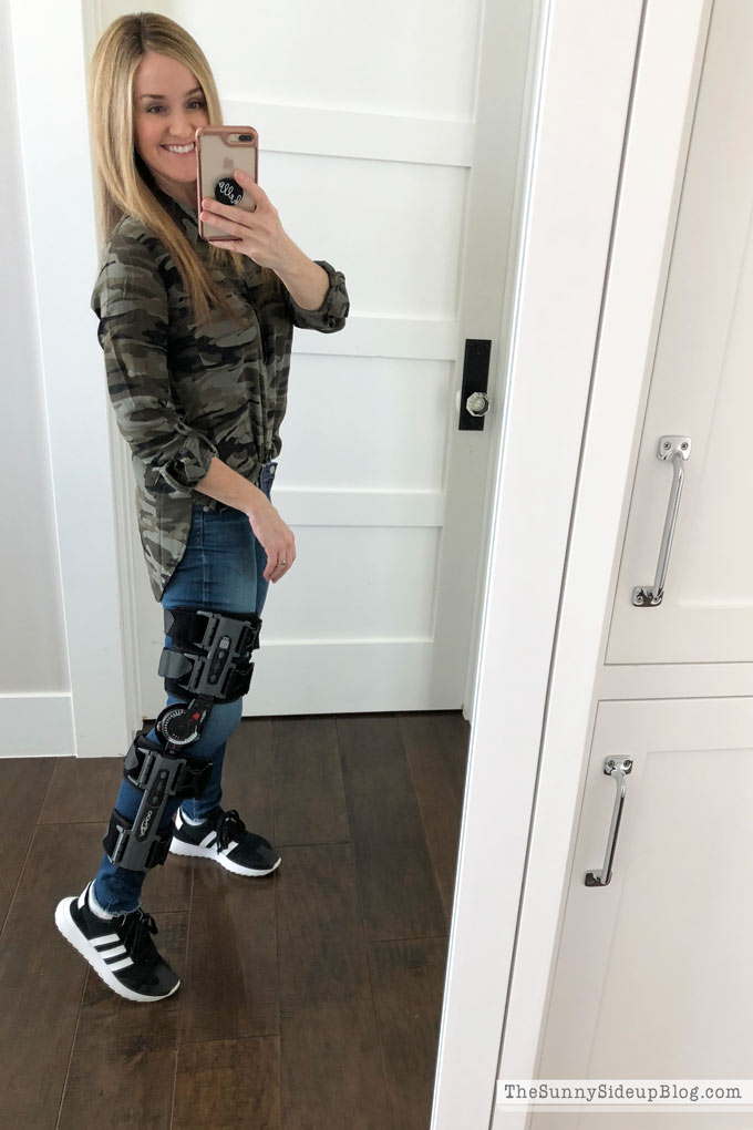 https://www.thesunnysideupblog.com/wp-content/uploads/2018/02/side-knee-brace.jpg