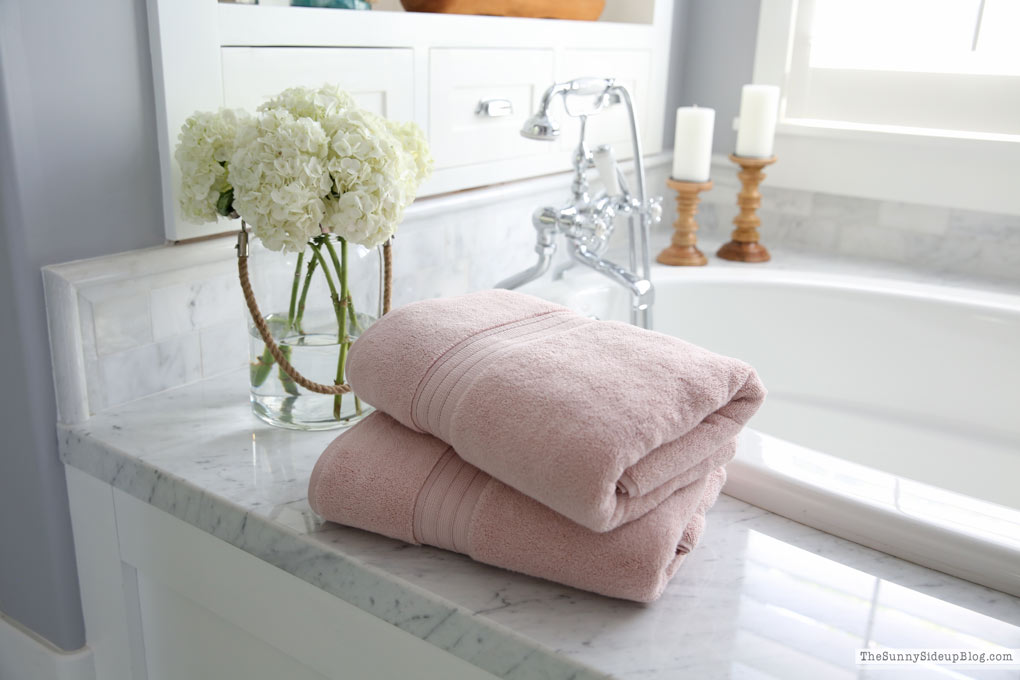 Bathroom Decor (a pop of pink!) - The Sunny Side Up Blog