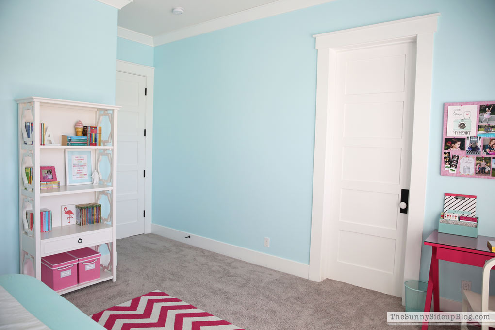 Kids' Bedroom Photo Display (Sunny Side Up)