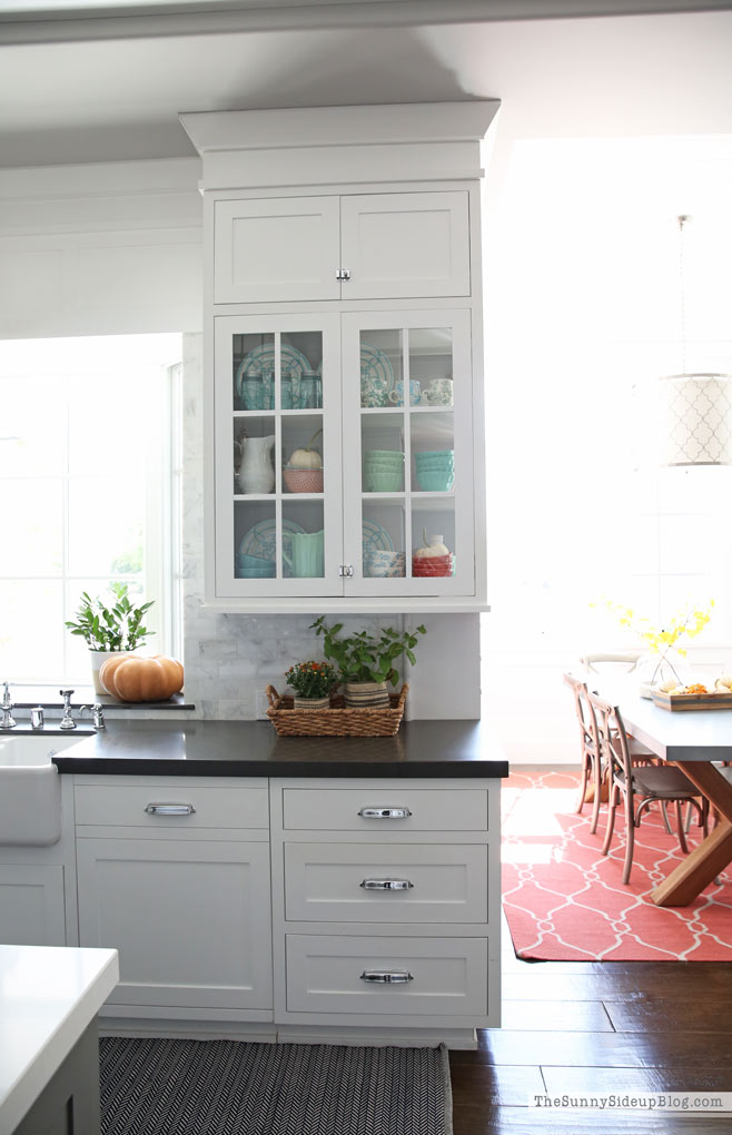 Fall Kitchen Decor (Sunny Side Up) #cofferedceiling #doubleislands 