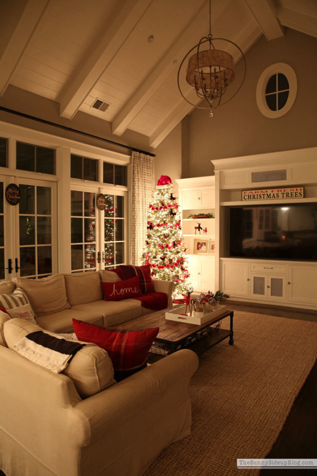 Christmas Homes at Night Tour! - The Sunny Side Up Blog
