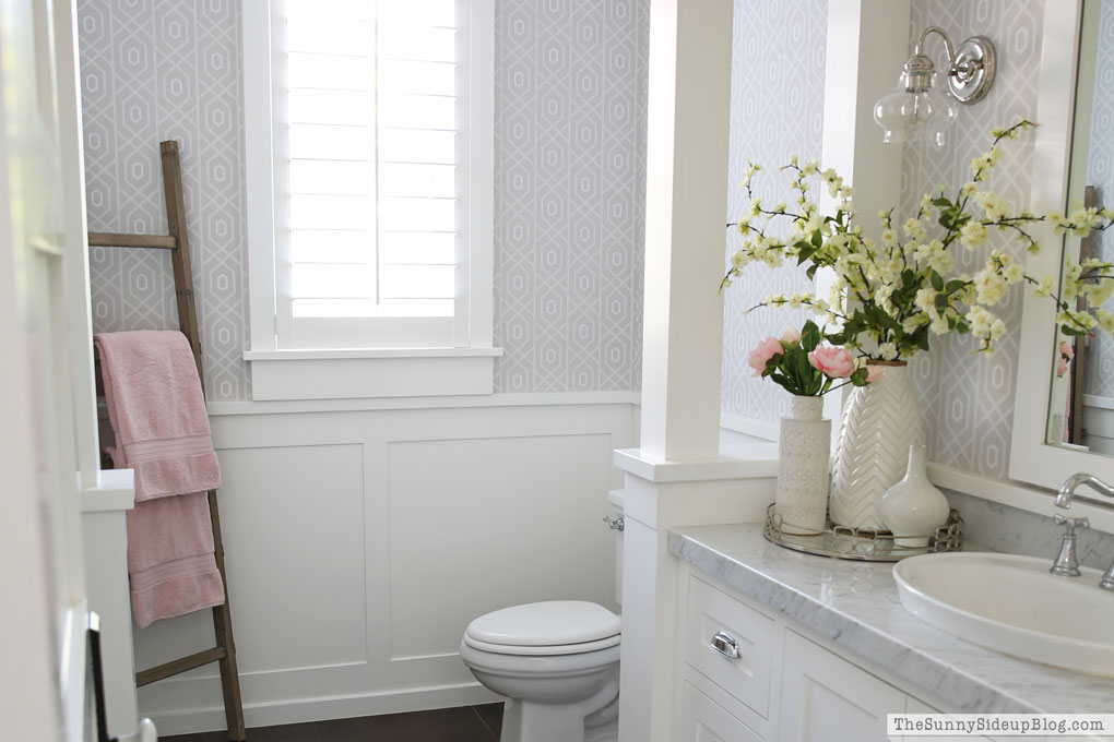 Powder Bathroom – Summer Decor