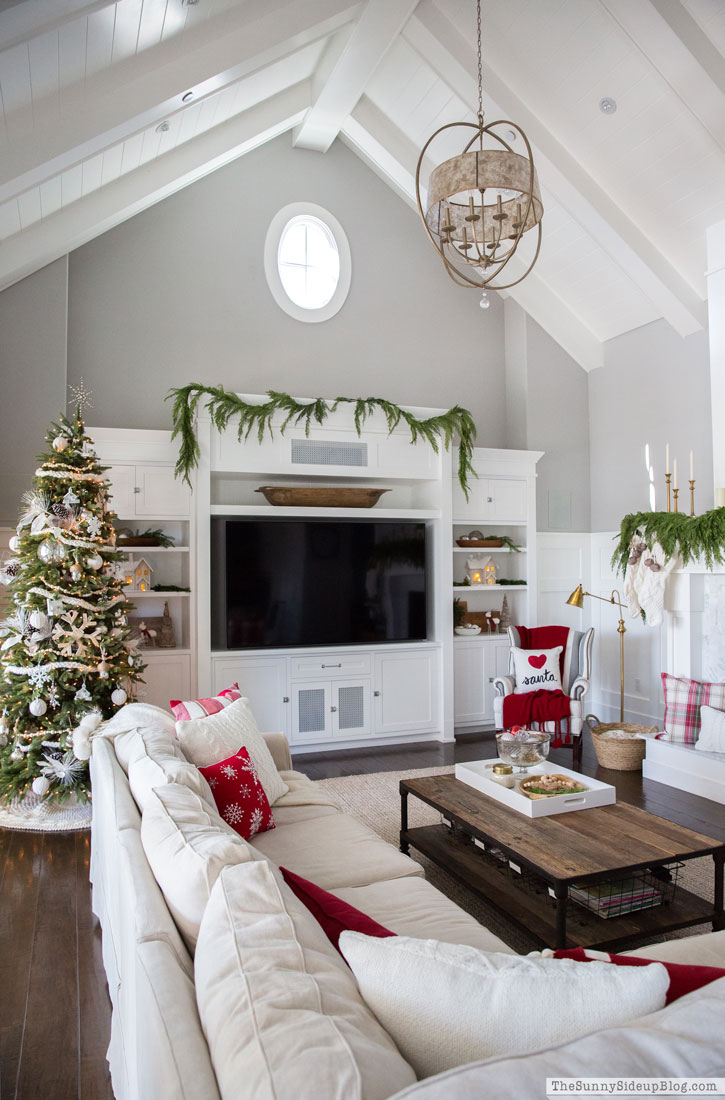 Christmas Family Room Decor (Sunny Side Up)