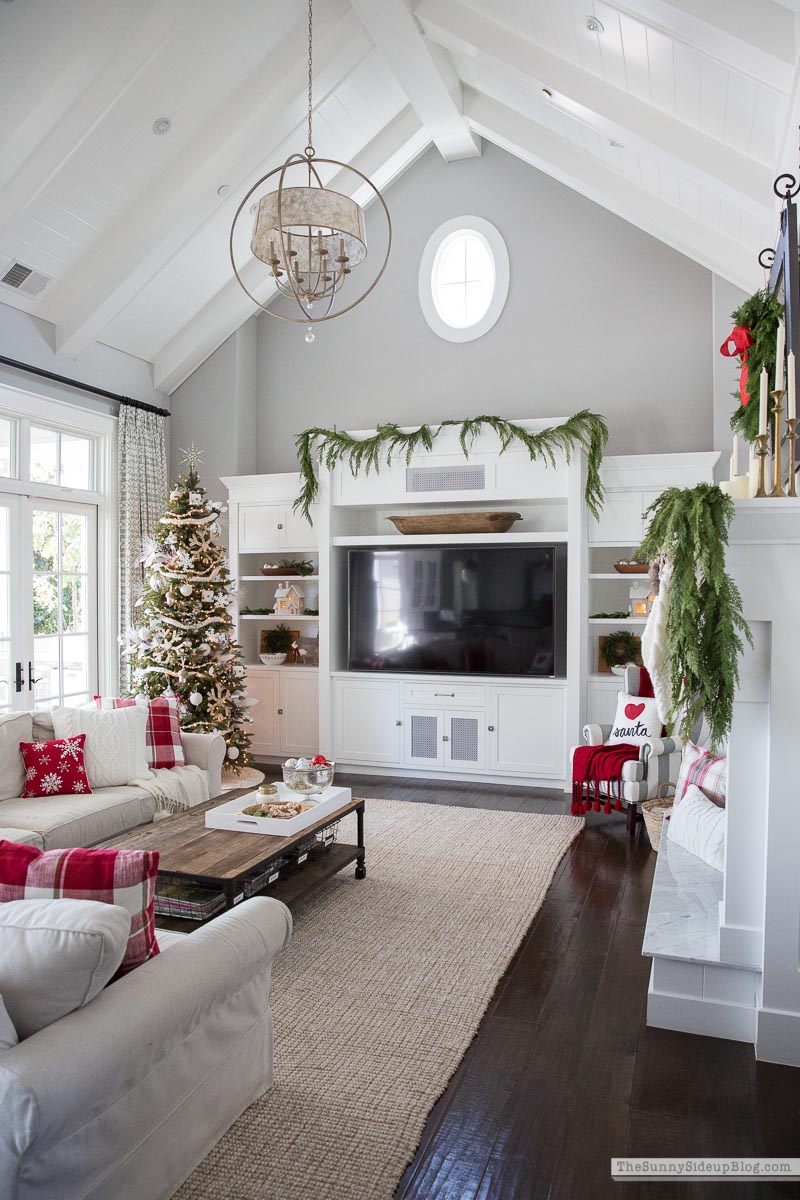 Christmas Family Room Decor (Sunny Side Up)