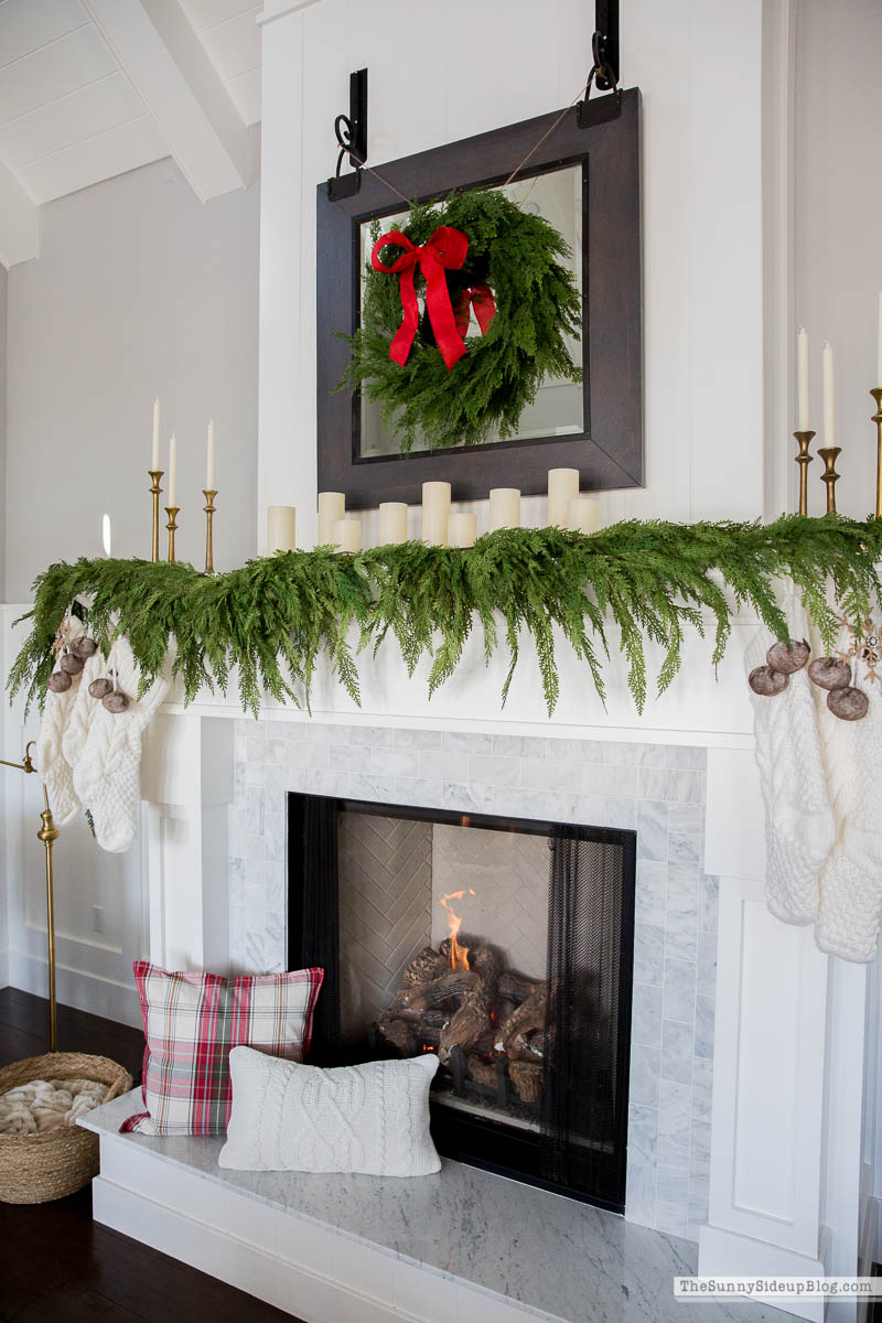 Christmas Family Room Decor (Sunny Side Up)