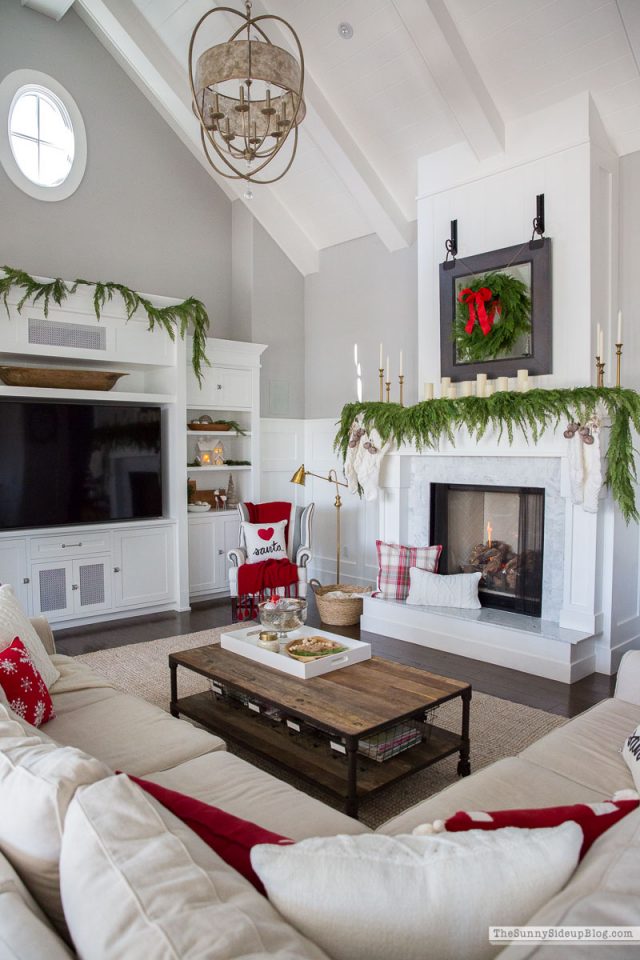 Family Room Christmas Decor - The Sunny Side Up Blog