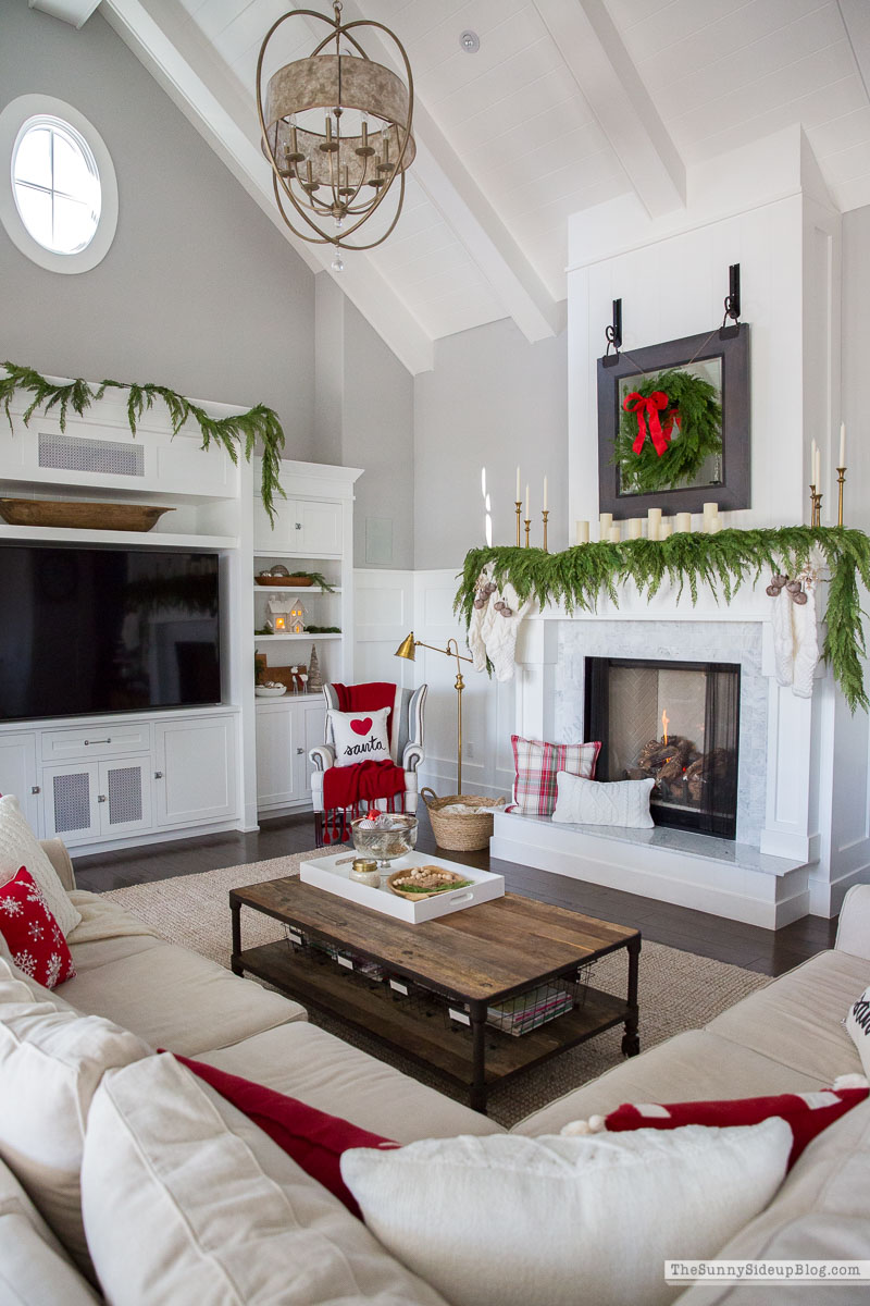 Christmas Family Room Decor (Sunny Side Up)